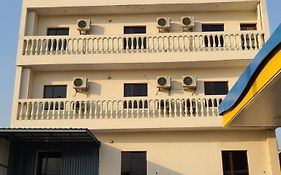 Pinnacle Hotel
